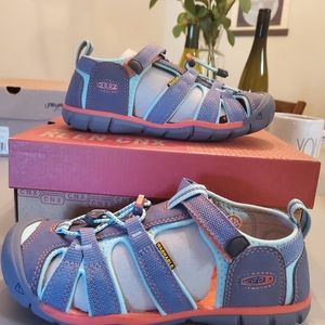 Kids size 4 Keen CNX sandals